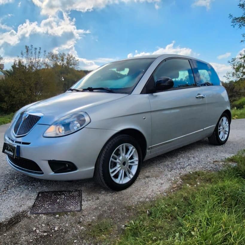 Lancia Ypsilon