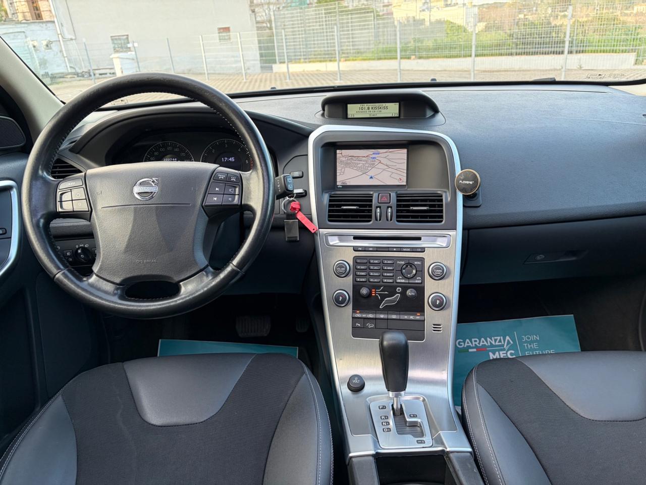 Volvo XC60 2.4 D5 Momentum “Tetto apribile” full optional