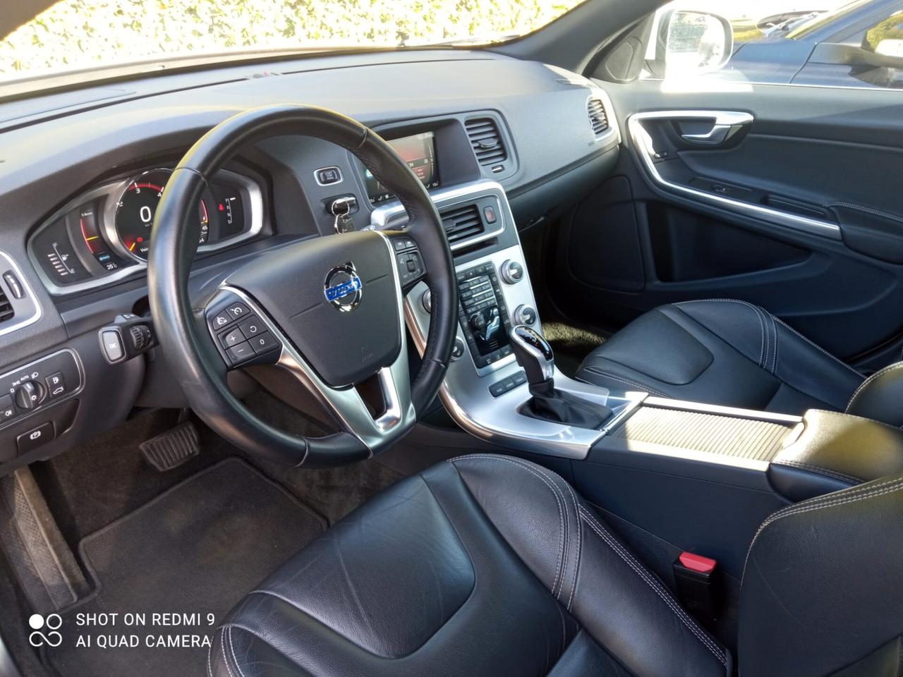 VOLVO V60 D6 Twin Engine Geartronic Momentum