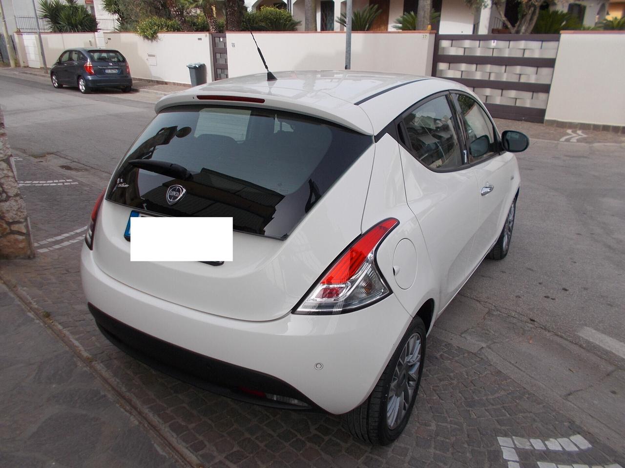 Lancia Ypsilon 0.9 TwinAir 85 CV 5 porte S&S Gold