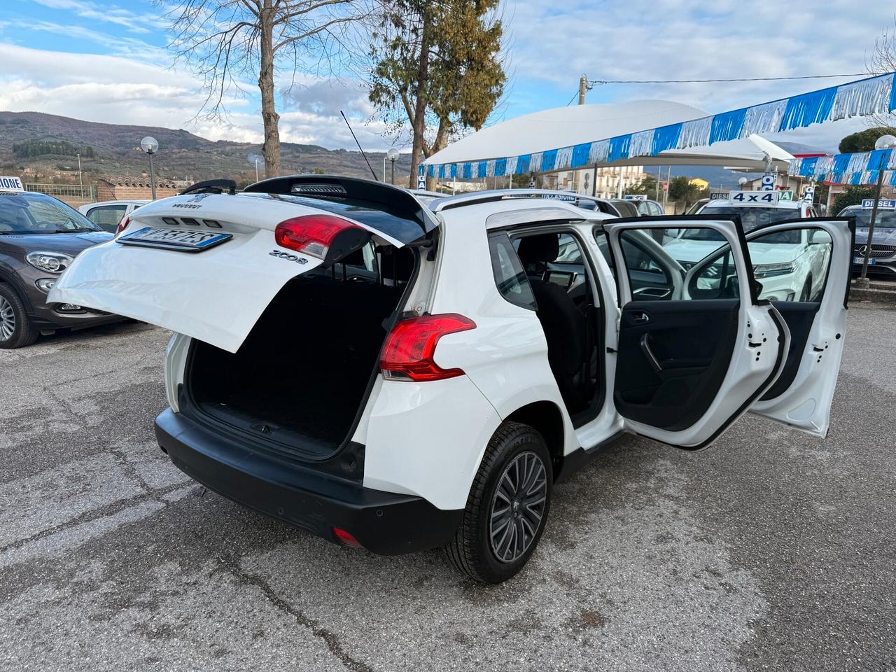 " POCHI KM " Peugeot 2008 PureTech 82 Active