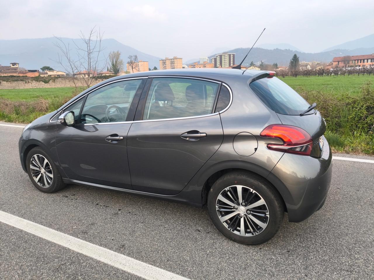 PEUGEOT 208 1,6 BLUE HDI- ALLURE-OK NEOPATENTATI- EURO 6