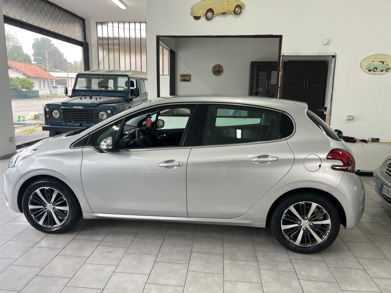 Peugeot 208 PureTech 82 5 porte Allure