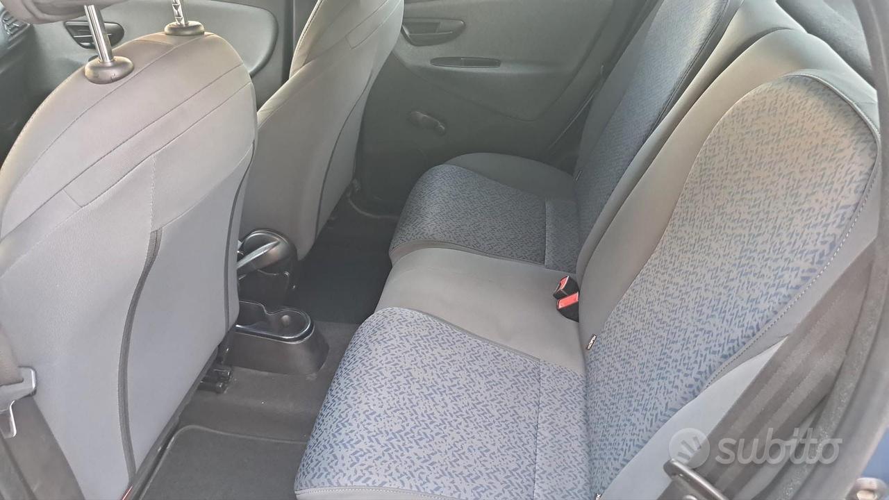 Lancia Ypsilon 1.0 FIREFLY HYBRID