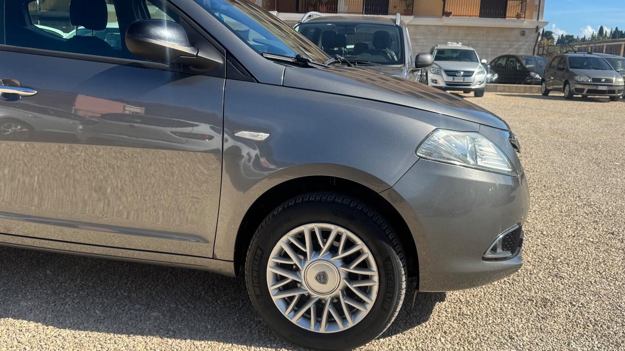 Lancia Ypsilon 0.9 TwinAir 85 CV 5 porte Metano Ecochic Gold