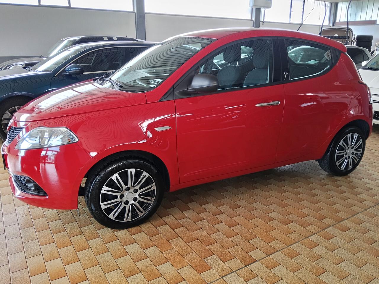 Lancia Ypsilon 1.2 69 CV 5 porte Silver