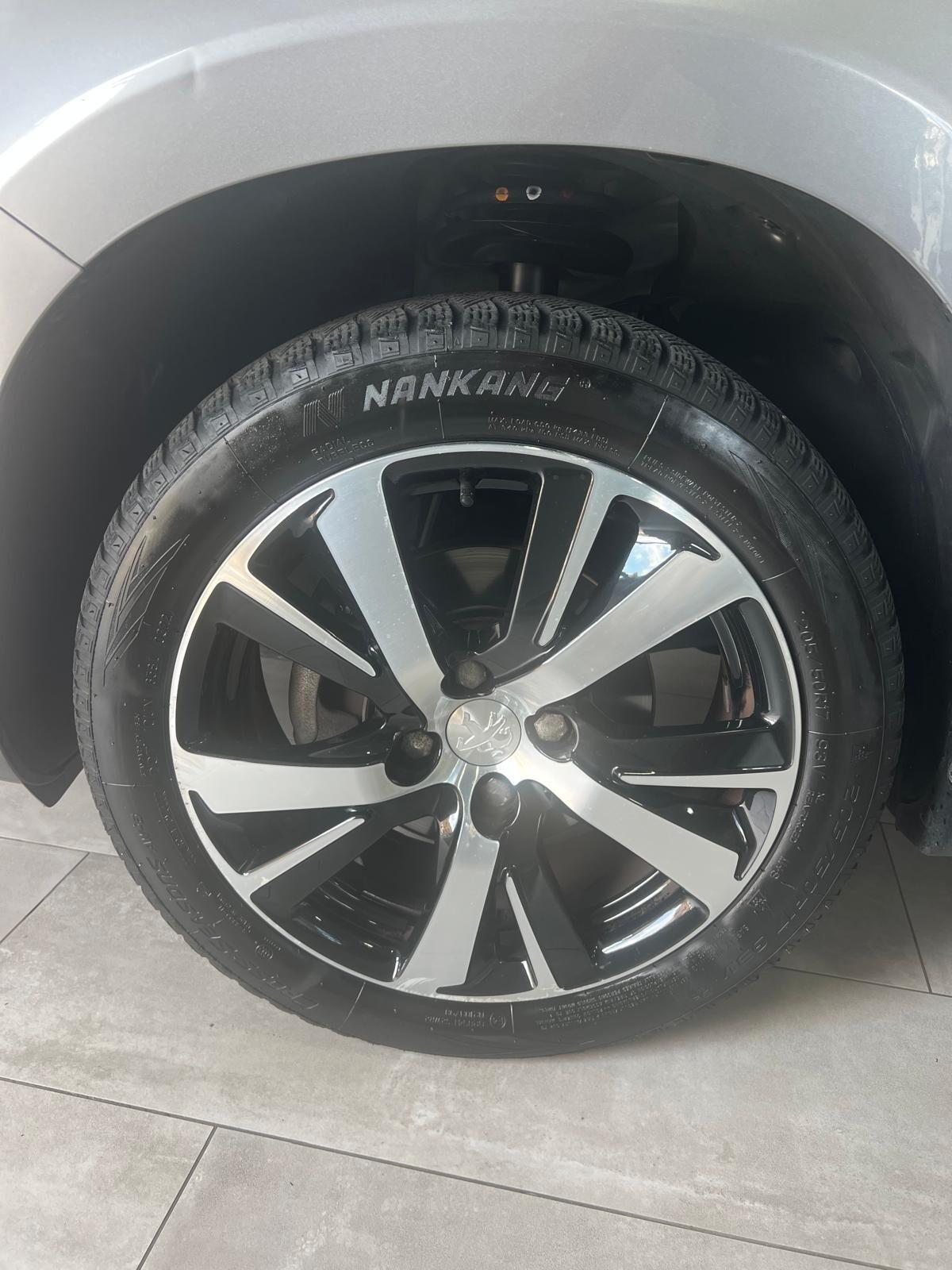 Peugeot 2008 1.6 e-HDi 115 CV Stop&Start Allure