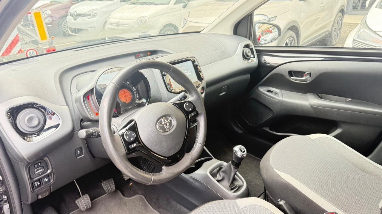 Toyota Aygo Connect 1.0 VVT-i 72 CV 5 porte x-play LED NAVI KAMERA PDC CERCHI 16 BLUETOOTH