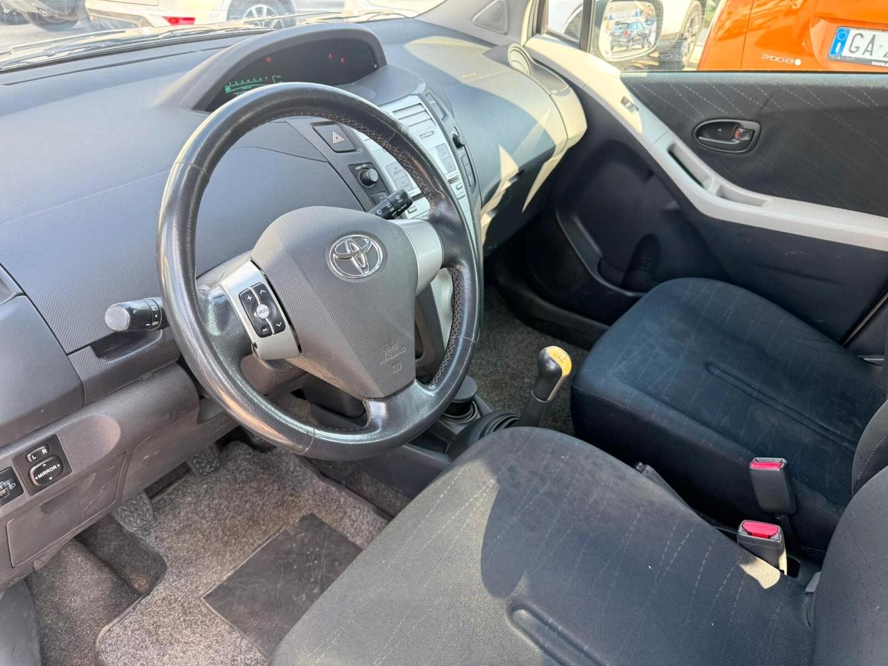Toyota Yaris 1.0 5 porte Sol