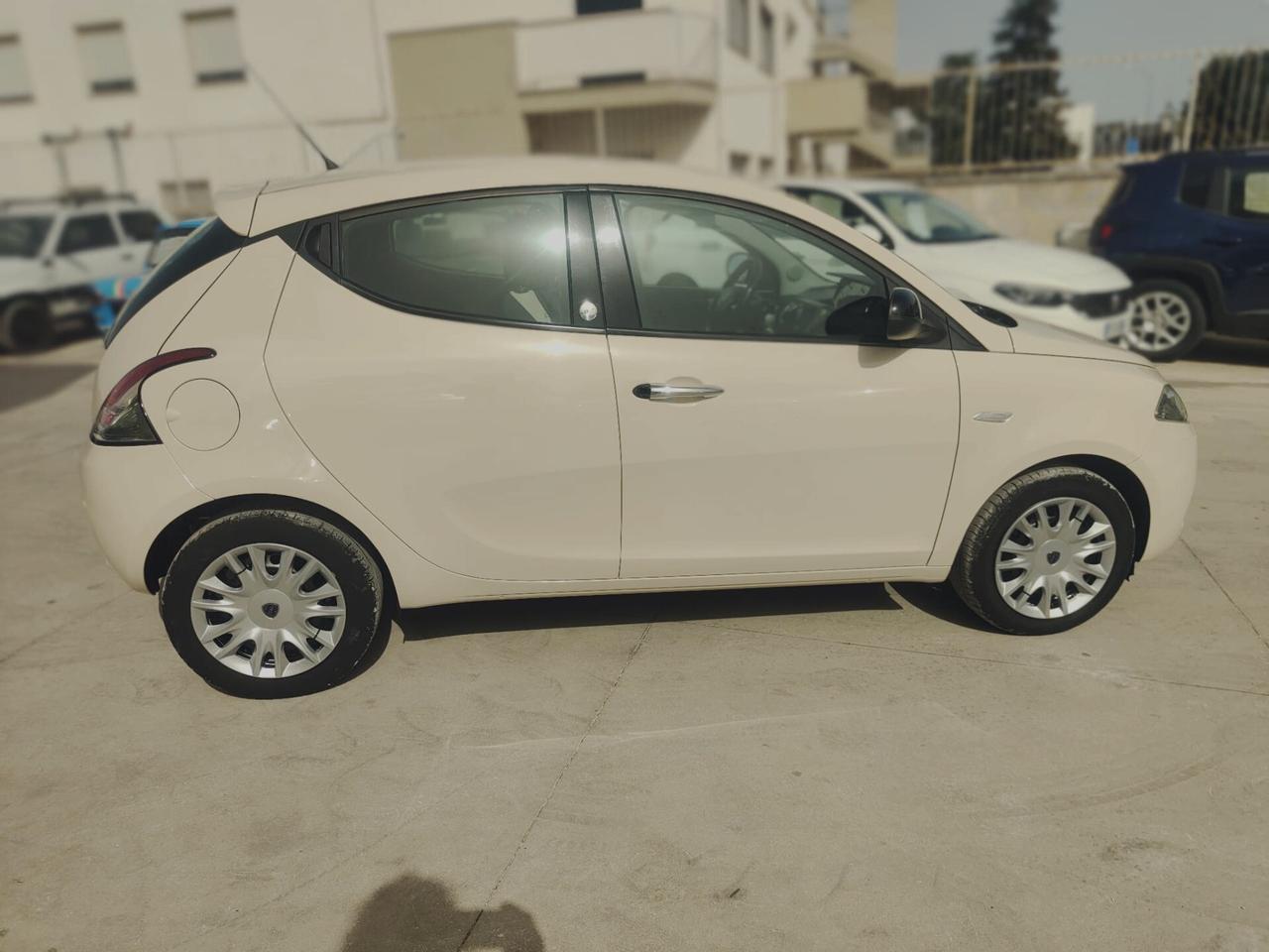 Lancia Ypsilon 1.2 69 CV 5 porte GPL Ecochic Silver