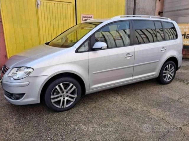VOLKSWAGEN Touran 2.0 16V TDI Highline 7 porte
