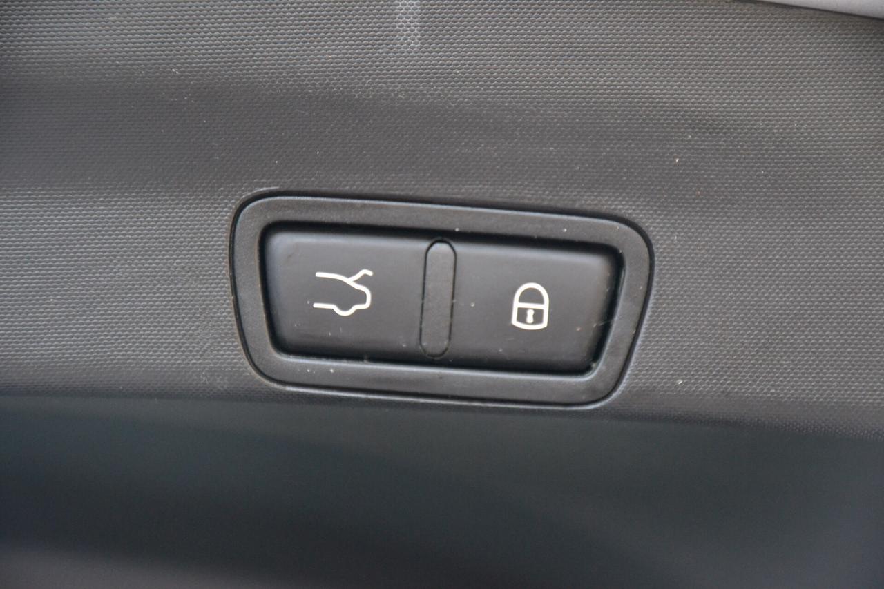 Alfa Romeo Stelvio 2.2 160CV AT8 *FULL LED+NAVI+PDC+RCAM+F1+PRIVACY*