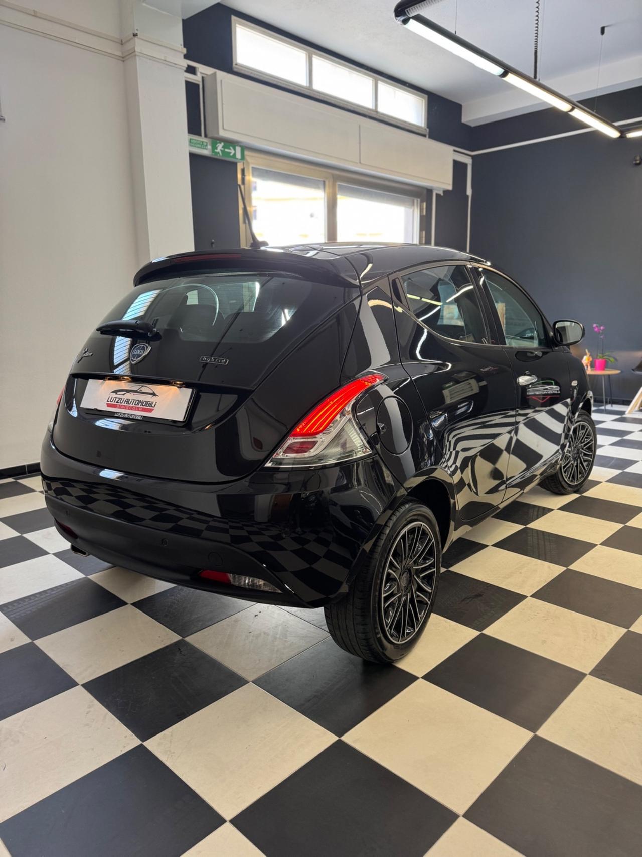 Lancia Ypsilon 1.0 FireFly 5 porte S&S Hybrid Gold