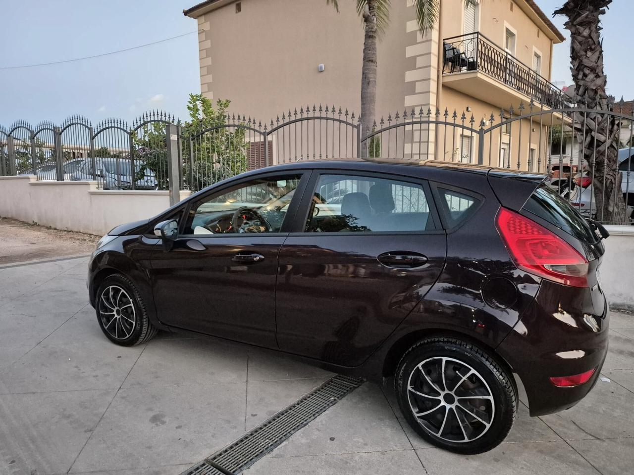 Ford Fiesta 1.4 TDCi 70CV 5 porte Titanium