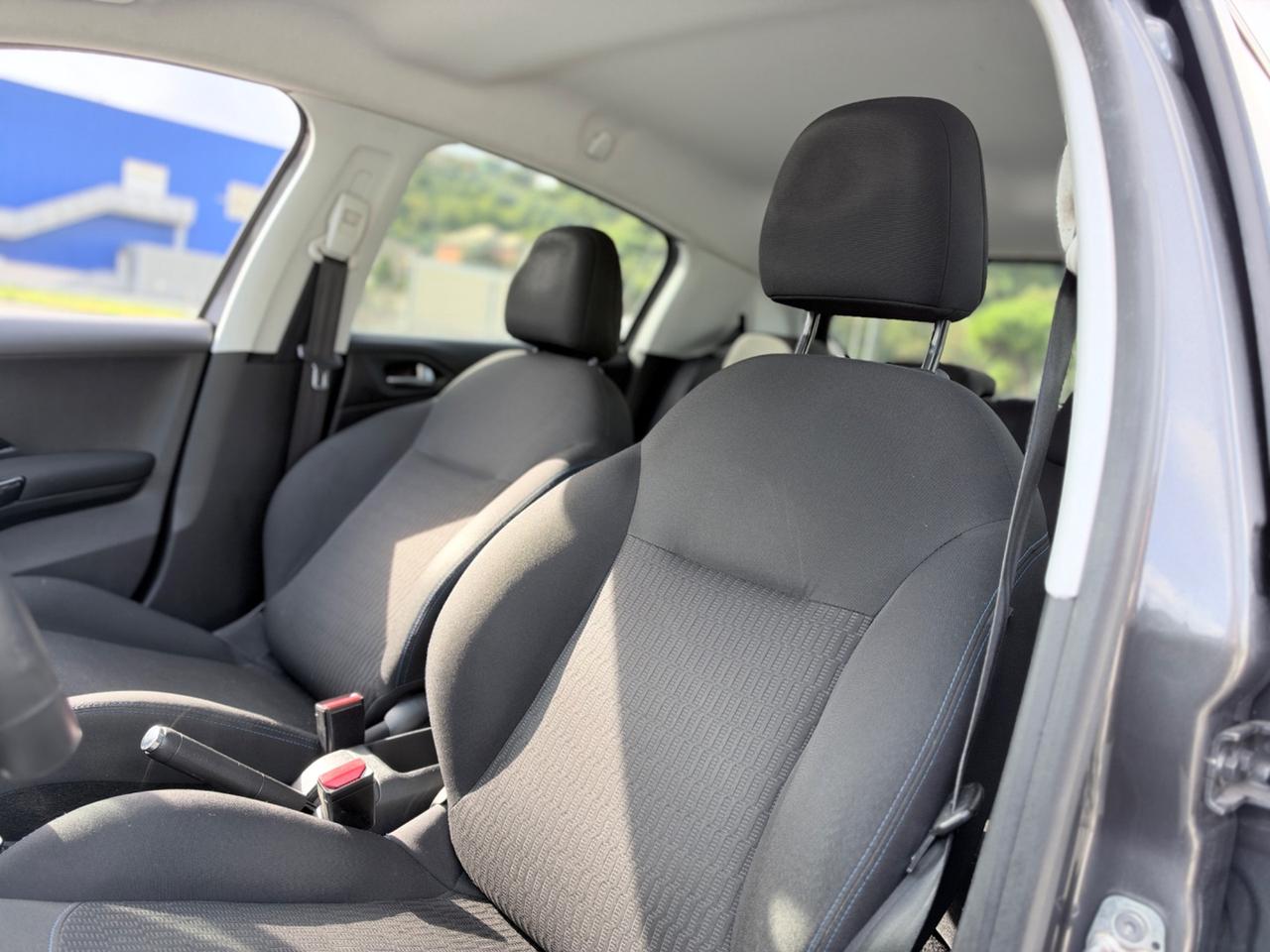 PEUGEOT 208 PURETECH 82CV SINGATURE GARANZIA 12 MESI
