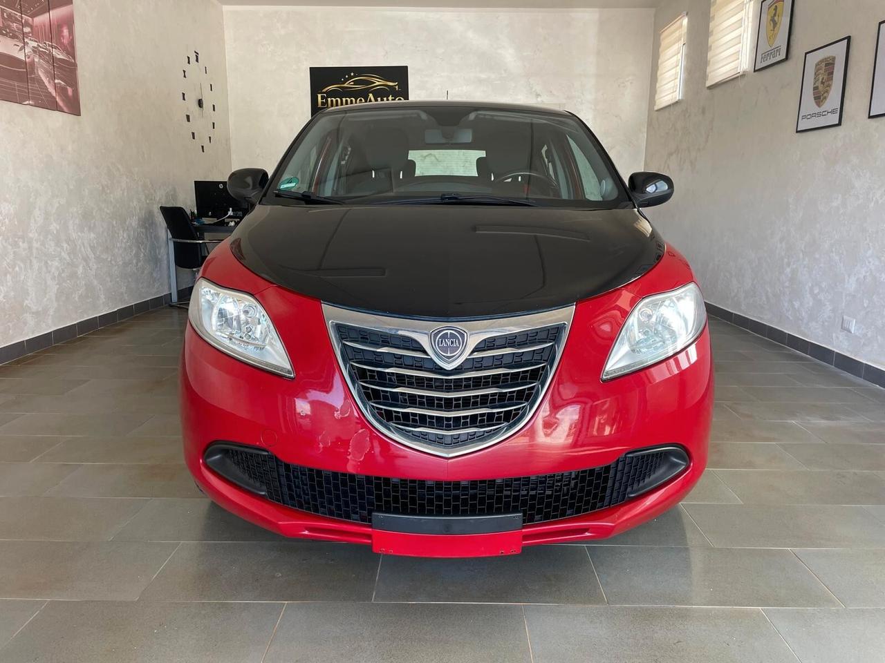 Lancia Ypsilon 1.2 69 CV 5 porte S&S Black&Red