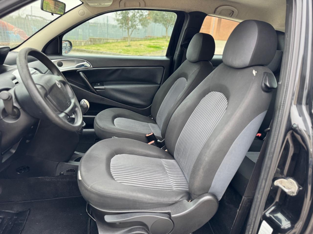 Lancia Ypsilon 1.3 MJT 75 CV Argento