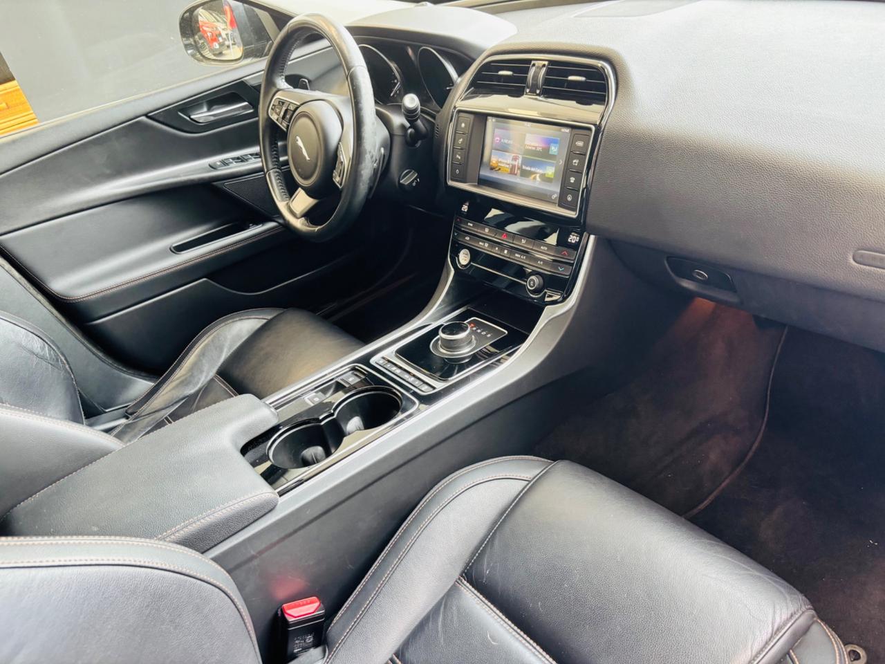 Jaguar XE 2.0 D Turbo Portfolio