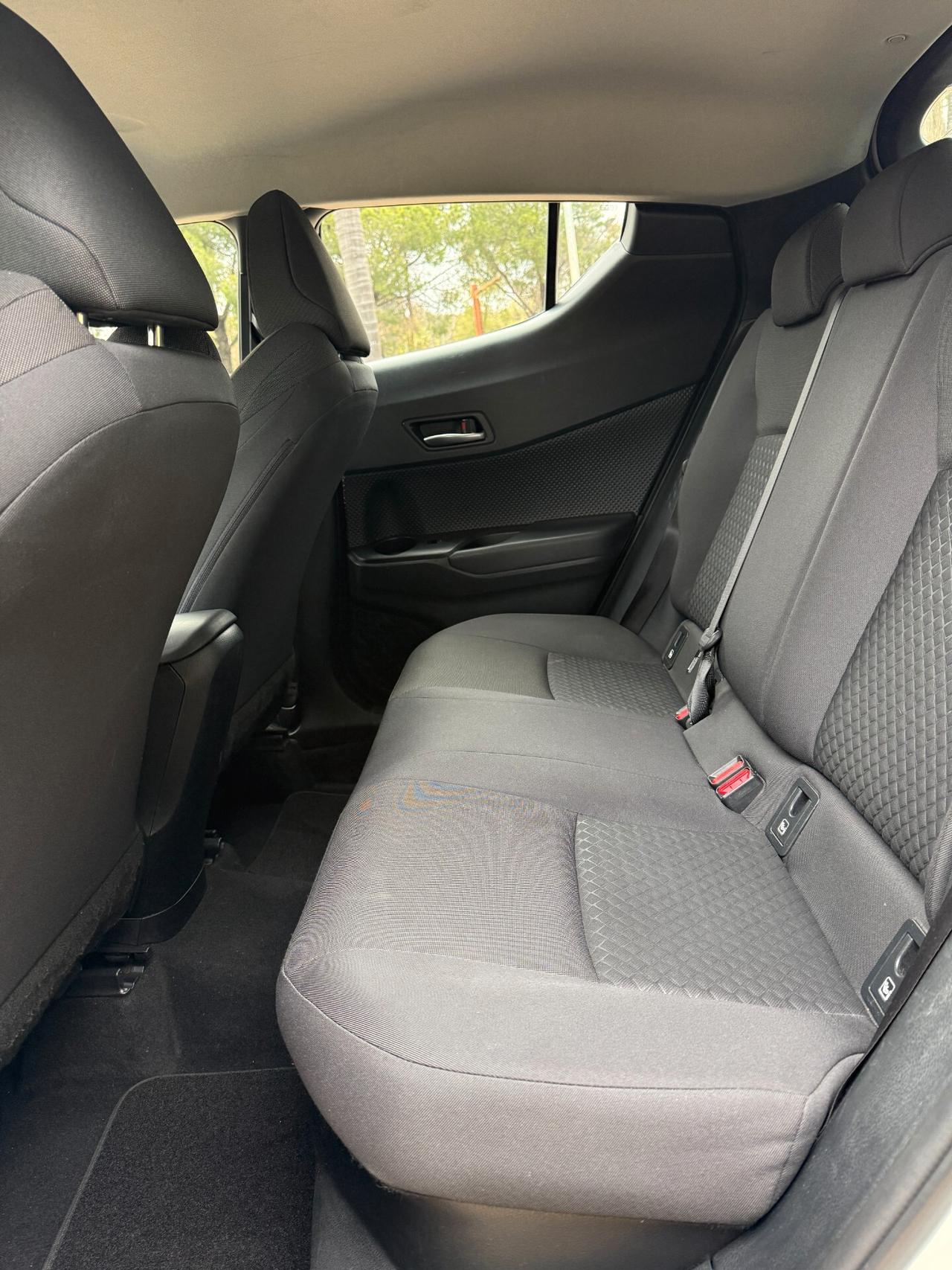 Toyota C-HR 1.8 Hybrid E-CVT Business