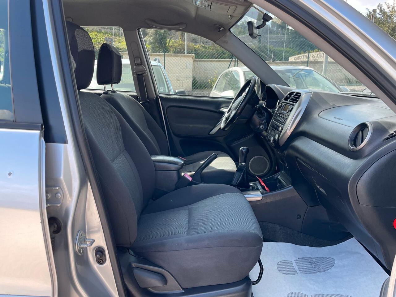 TOYOTA RAV-4 2.0 D-4D 4x4 - 2004