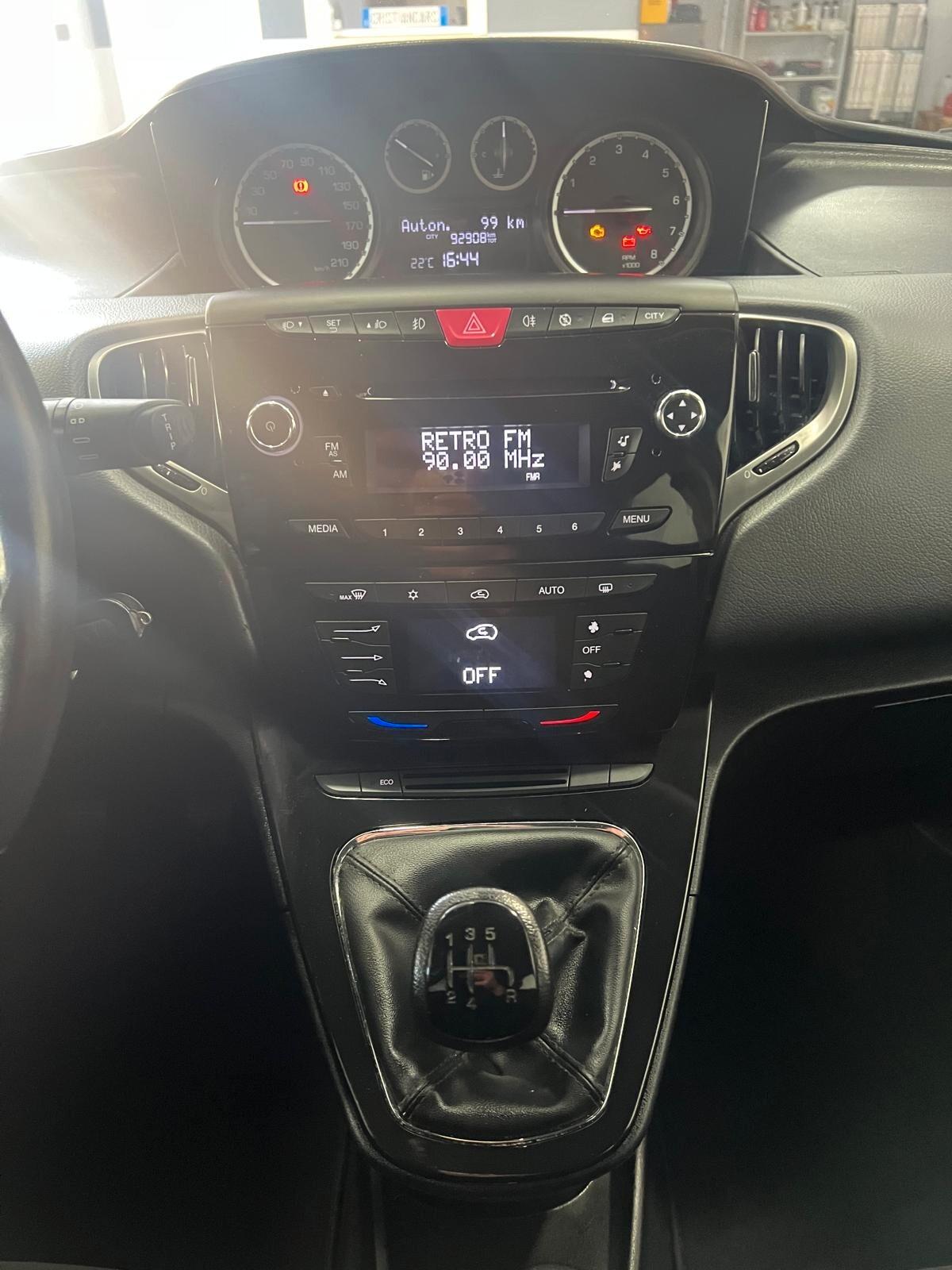 Lancia Ypsilon 0.9 TwinAir 85 CV 5 porte S&S Platinum