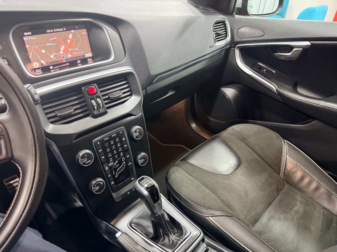 Volvo V40 D3 R-design