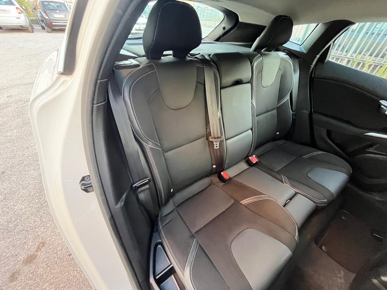 Volvo V40 D2 1.6 Diesel Summum