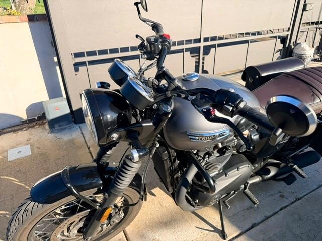 Triumph Bonneville T120 BLACK