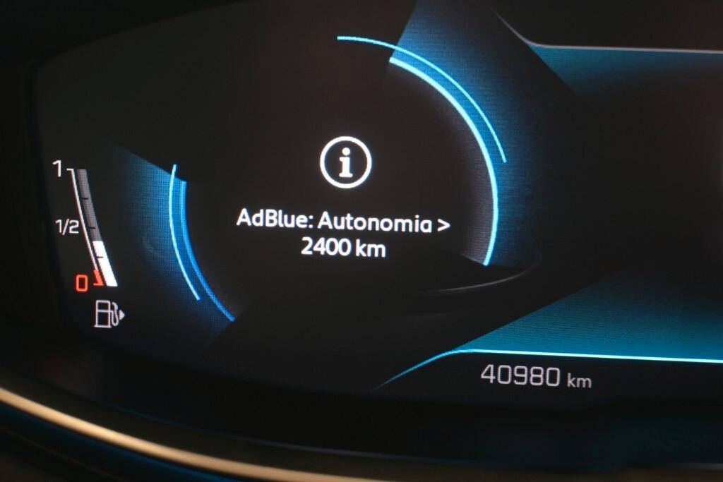 PEUGEOT 3008 1.5 BLUEHDI 130CV EAT8 SeS ALLURE ( FARI LED - I-COCKPIT - CRUISE - NAVI - MIRROR - PDC - TELECAMERA POST. - CERCHI 18 )
