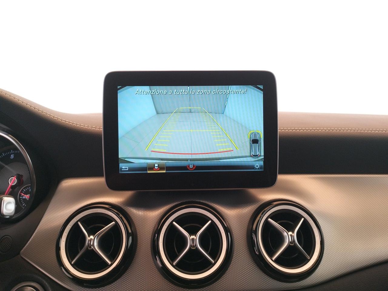 Mercedes-benz GLA 180 Night Edition- NEOPATENTATI