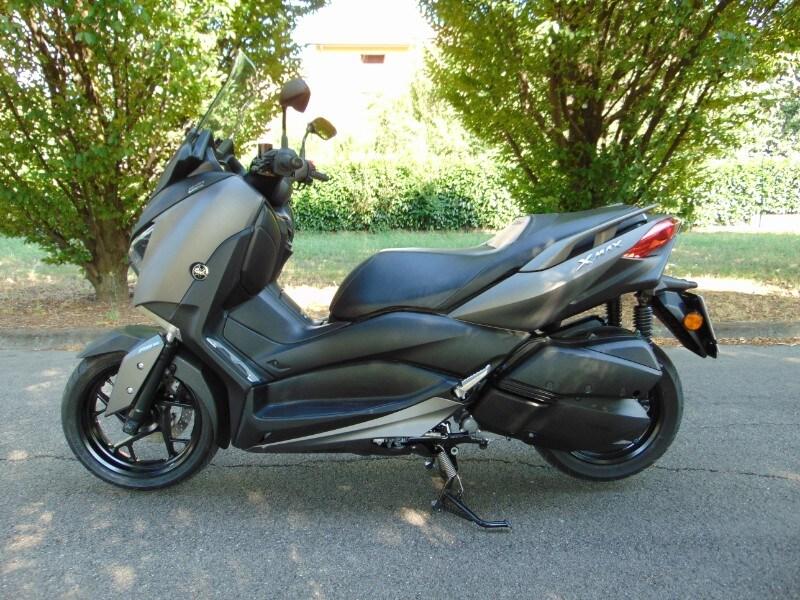 Yamaha X-Max 300