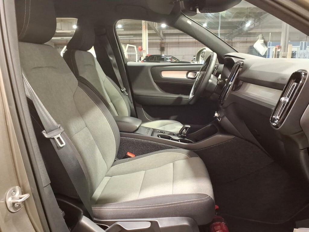 VOLVO XC40 1.5 T2 129CV GEARTRONIC CORE ( FARI LED - COCKPIT - CRUISE - NAVI - PDC - CERCHI 18 )