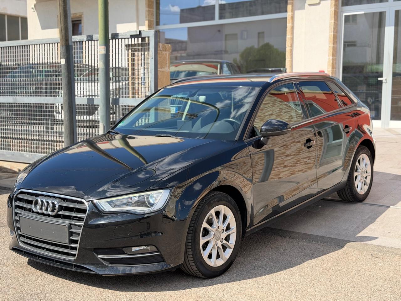 Audi A3 1.6 TDI 110 cv Attraction-2015/LED/NAVI