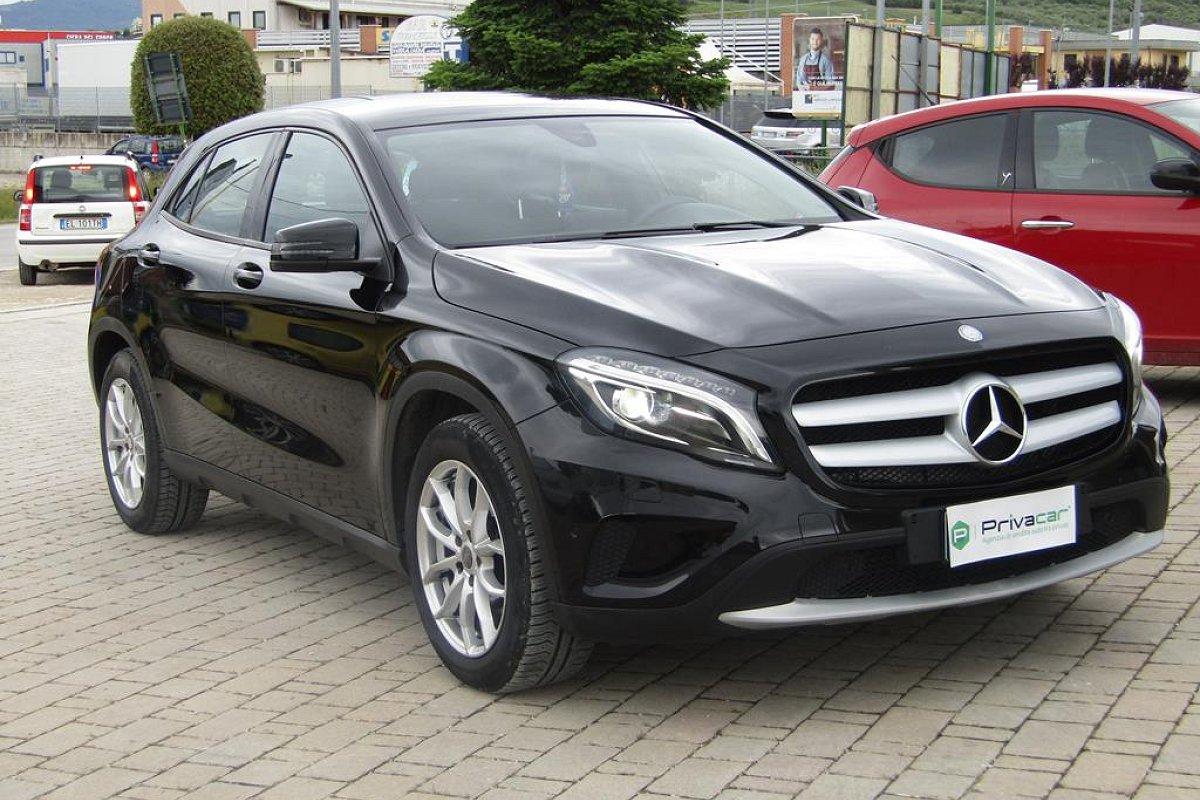 MERCEDES GLA 180 d Automatic Business