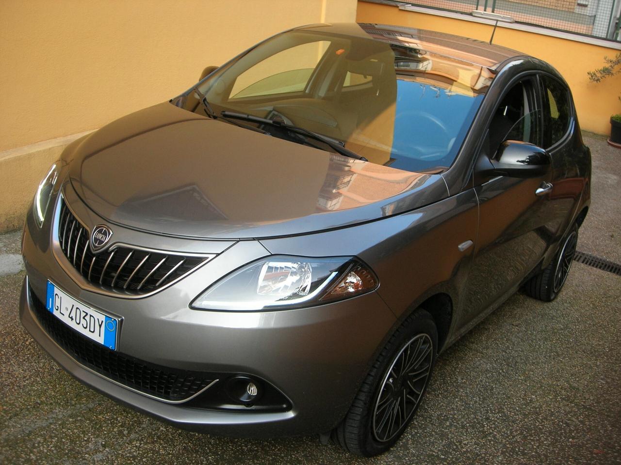 Lancia Ypsilon 1.0 FireFly 5 porte S&S Hybrid Gold