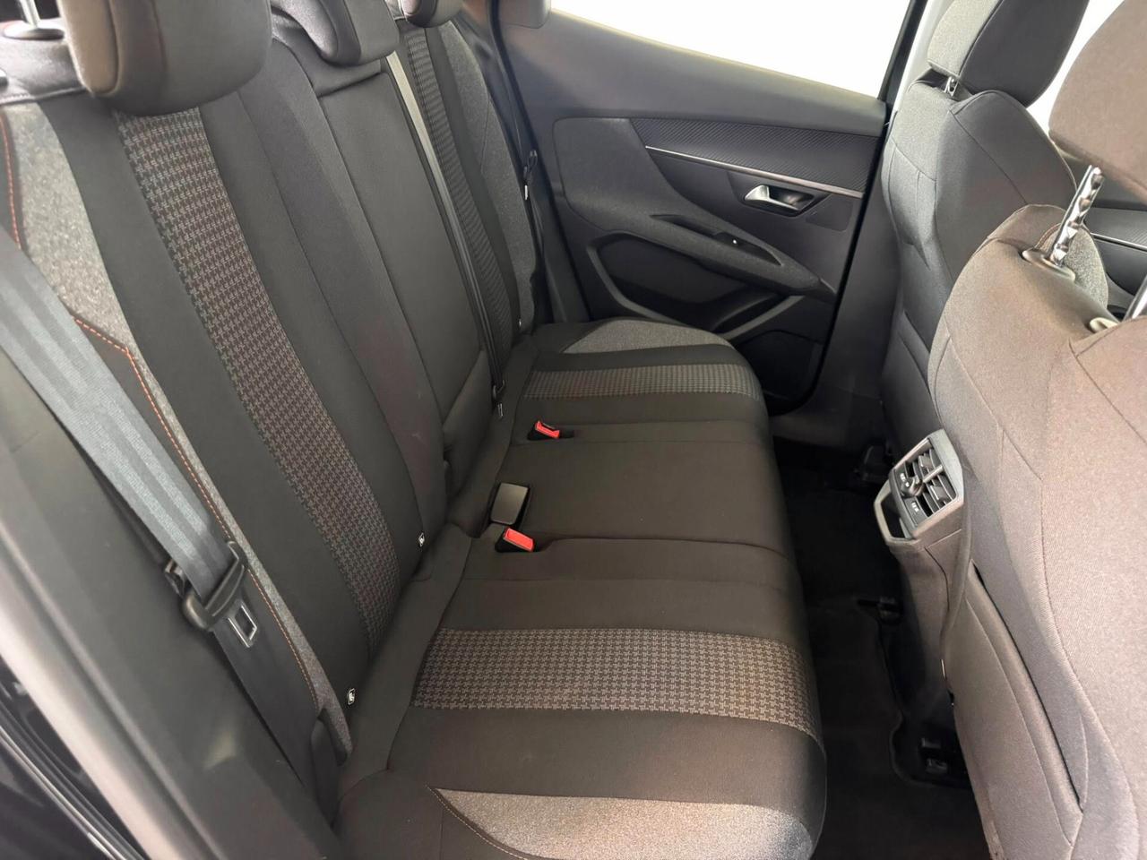 Peugeot 3008 BlueHDi 130 S&S Business