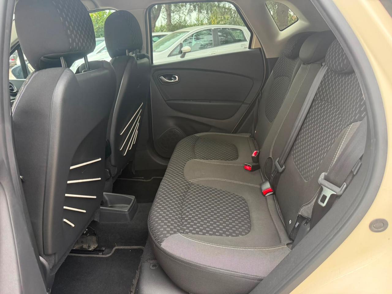 Renault Captur dCi 8V 90 CV EDC Start&Stop Energy Initiale Paris