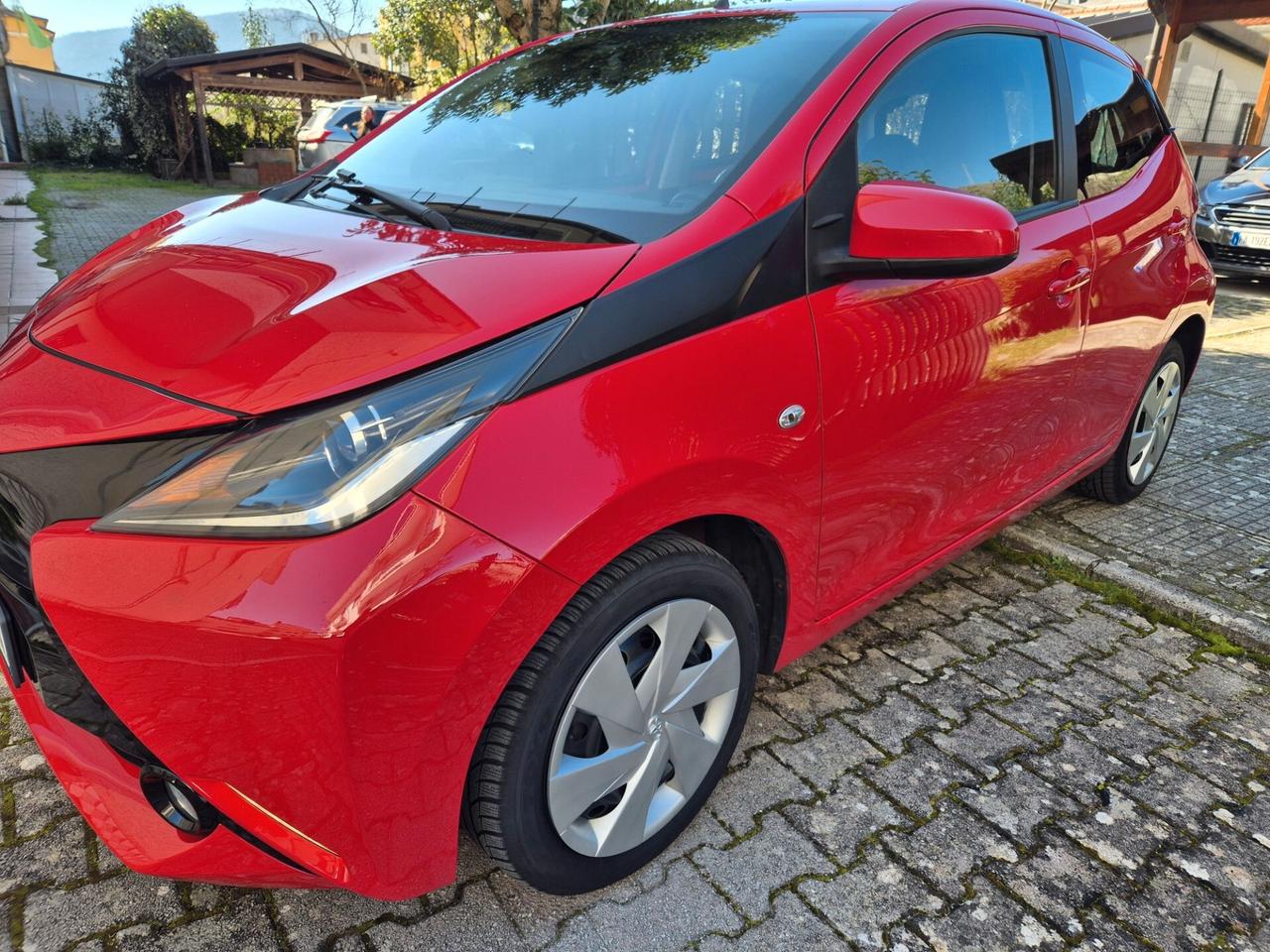 Toyota Aygo 1.0 VVT-i 69 CV 5 porte x-play