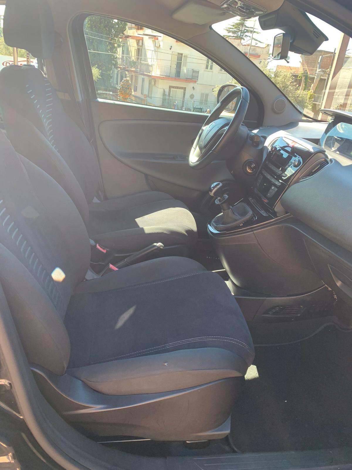 Lancia Ypsilon 0.9 TwinAir 85 CV 5 porte S&S Gold