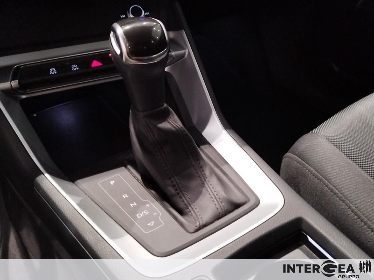 AUDI Q3 35 2.0 tdi Business s-tronic