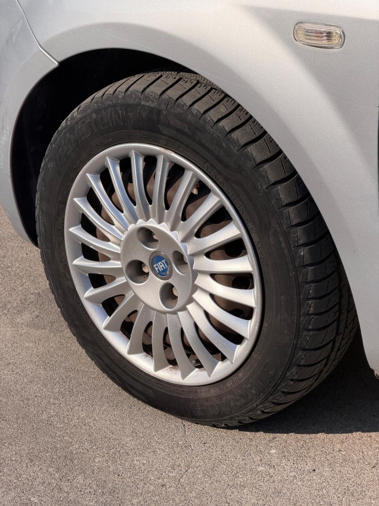 Fiat Grande Punto 1.4 5 p- adatta ai neopatentati