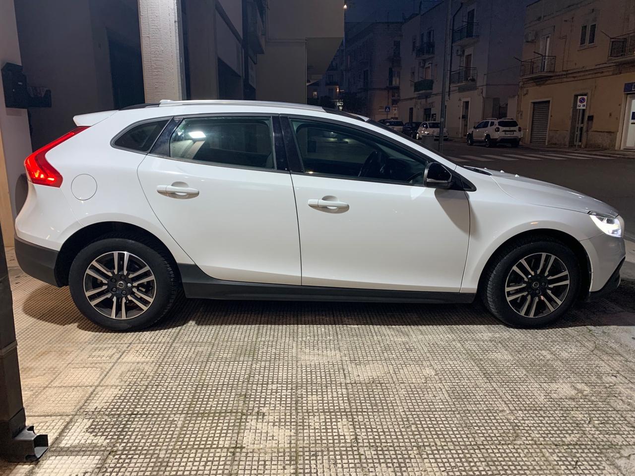 Volvo V40 Cross Country D2 Business Plus