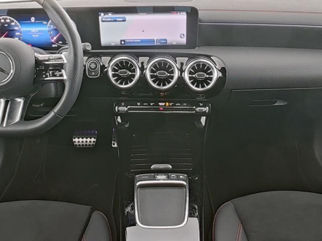 MERCEDES-BENZ CLA 180 Shooting Brake AMG Line Advanced Plus