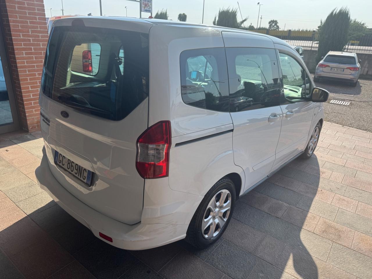 Ford Tourneo Courier 1.5 TDCI 100 CV S&S Plus