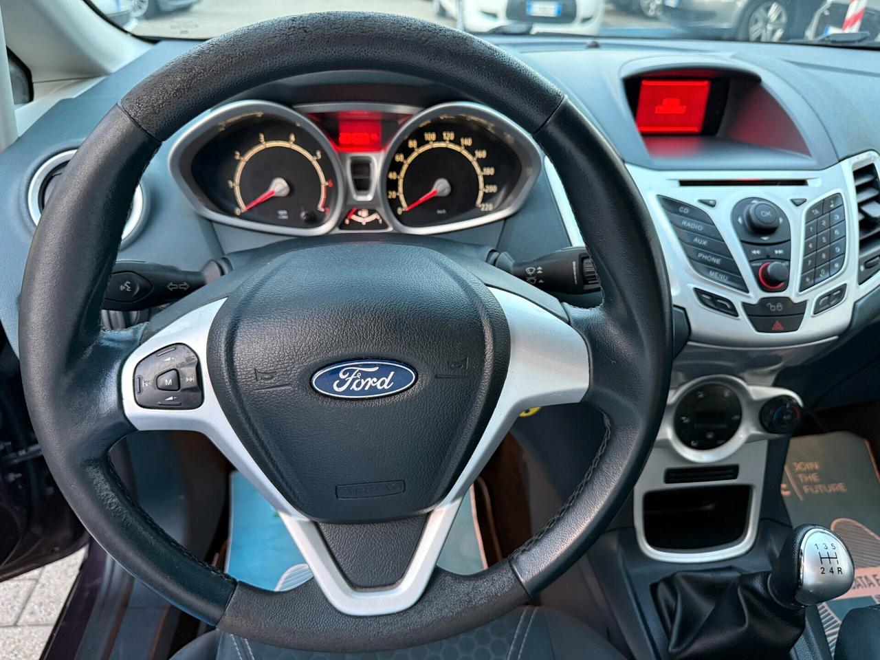 Ford Fiesta 1.4 5 porte Bz.- GPL Titanium - NeoPatentati