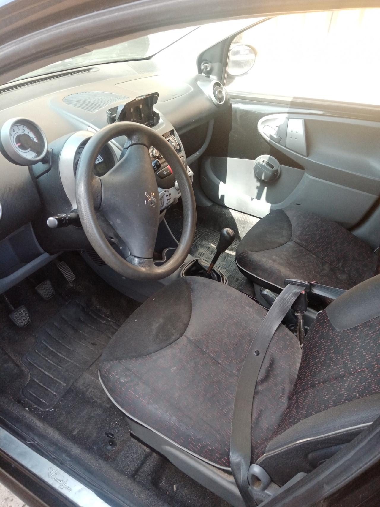 Peugeot 107 1.0 68CV 5p. Sweet Years 2010