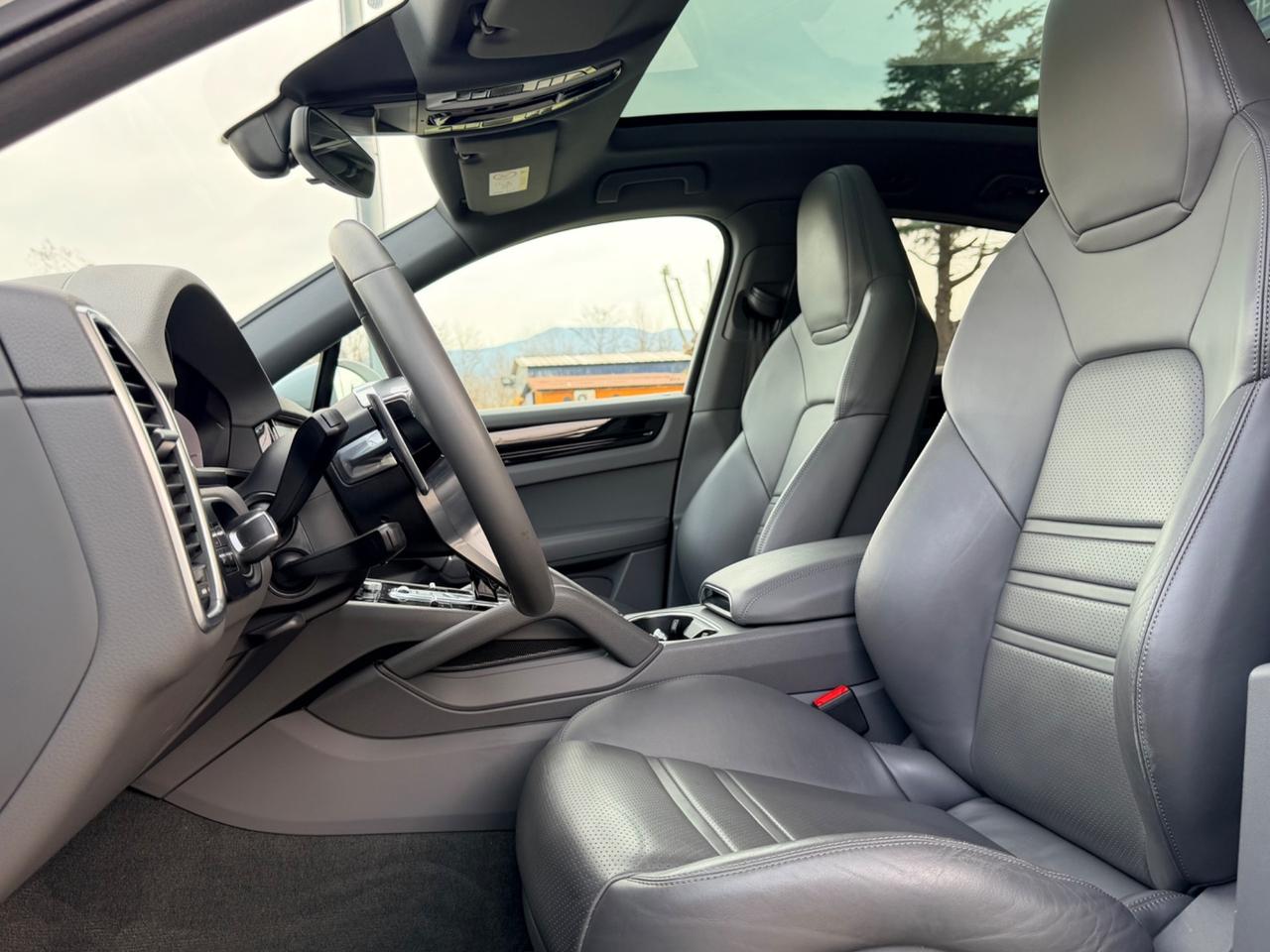 Porsche Cayenne Coupé 3.0 V6 E-Hybrid uni pro in garanzia