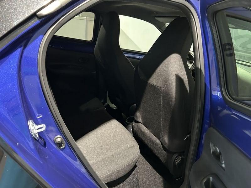 Toyota Aygo X 1.0 VVT-i 72 CV 5 porte Trend Km 0 Bi-Tone "JUNIPER BLUE & BLACK"