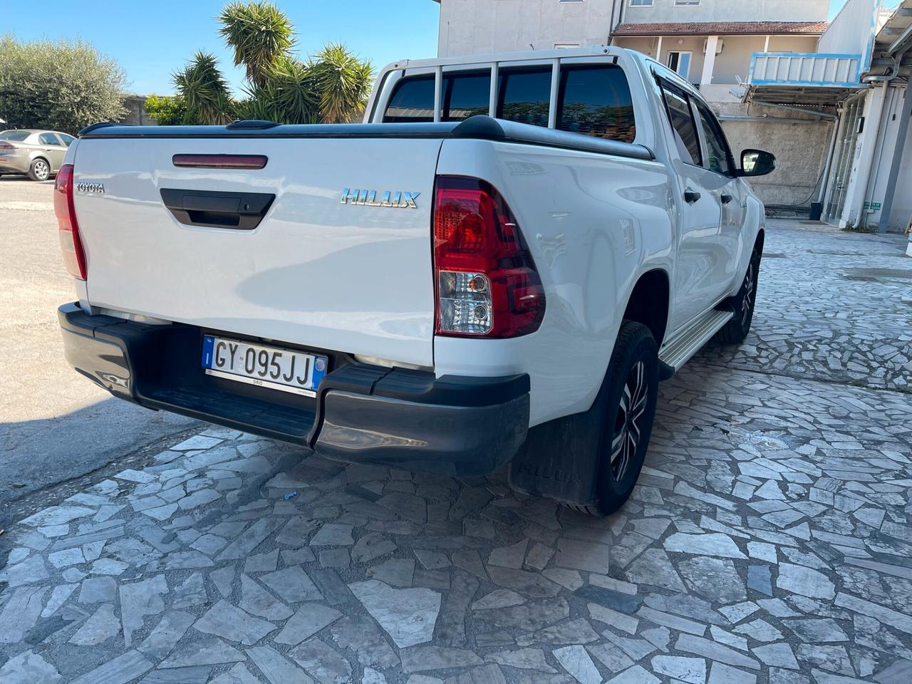 Toyota Hilux 2.4 D-4D A/T 4WD 4 porte Double Cab Lounge GX4X4