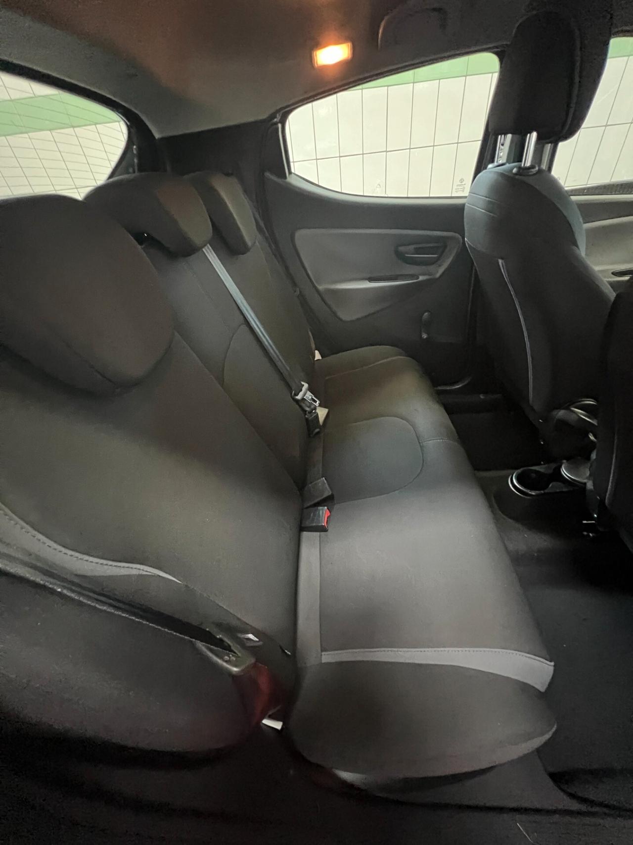 Lancia Ypsilon 1.2 69 CV 5 porte GPL Ecochic Silver